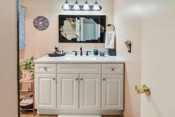 17 Colonial Clb #205 Boynton Beach, FL 33435