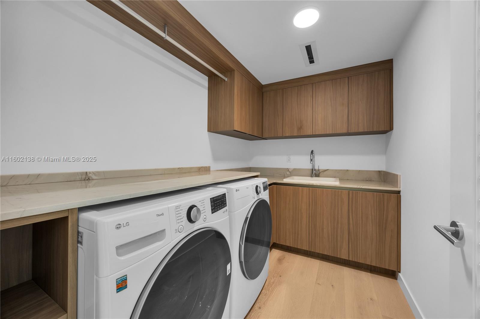 4090 Hardie Ave Miami, FL 33133