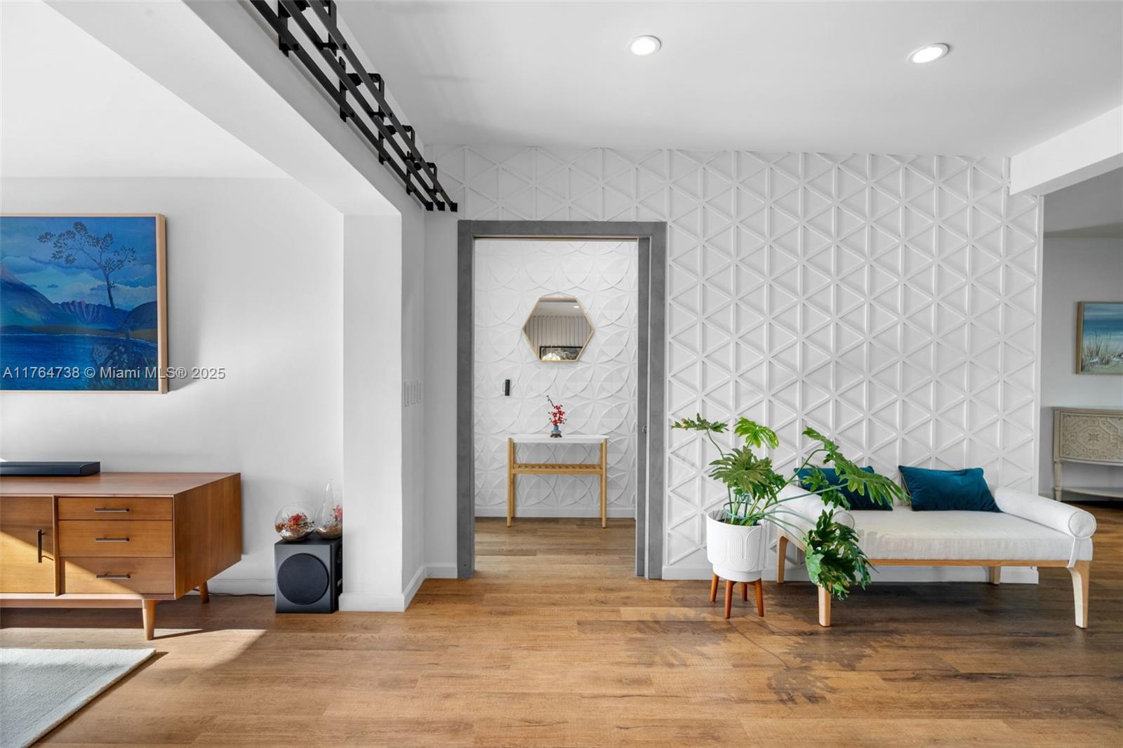 7770 Hawthorne Ave Miami Beach, FL 33141