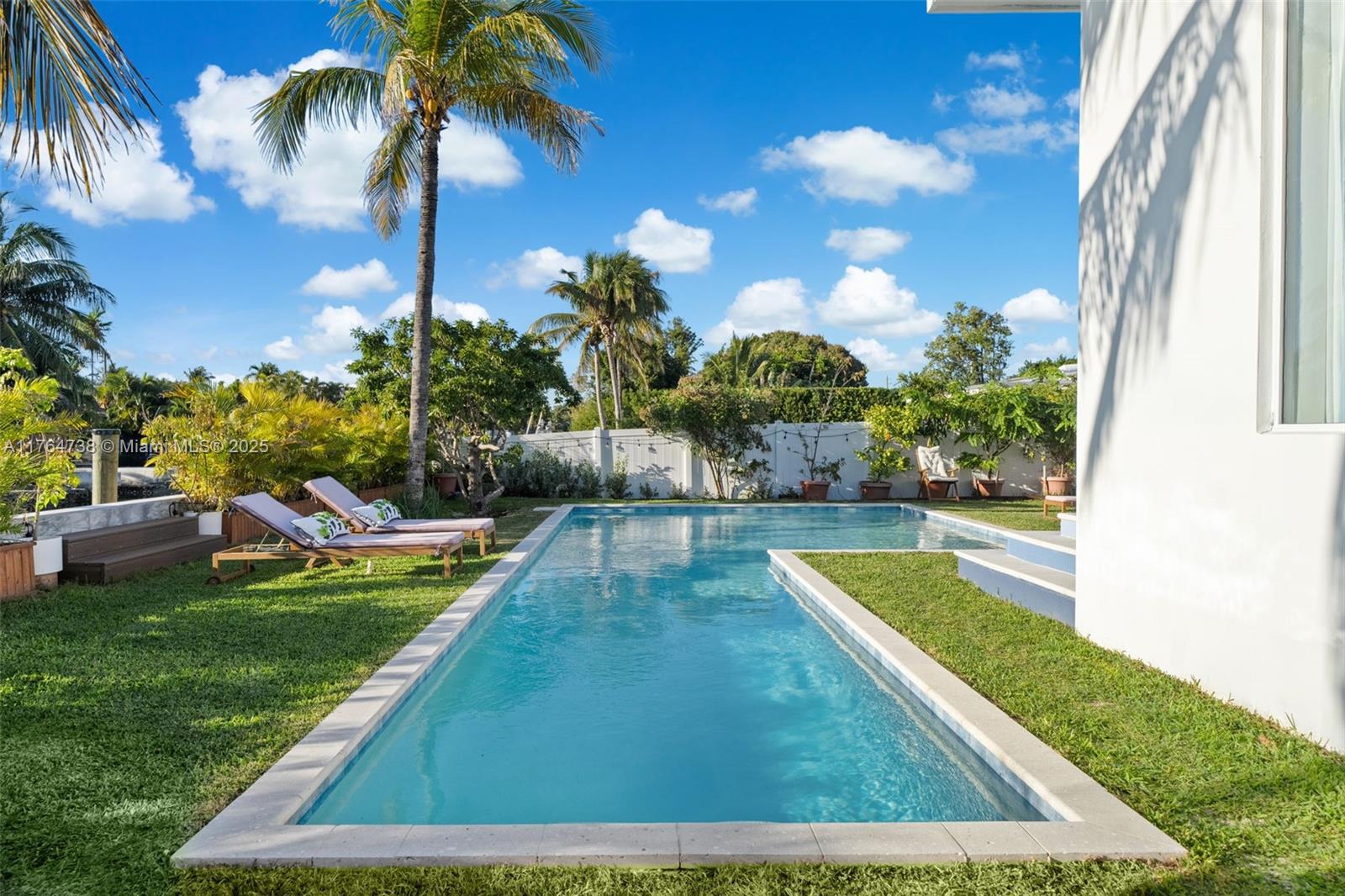 7770 Hawthorne Ave Miami Beach, FL 33141