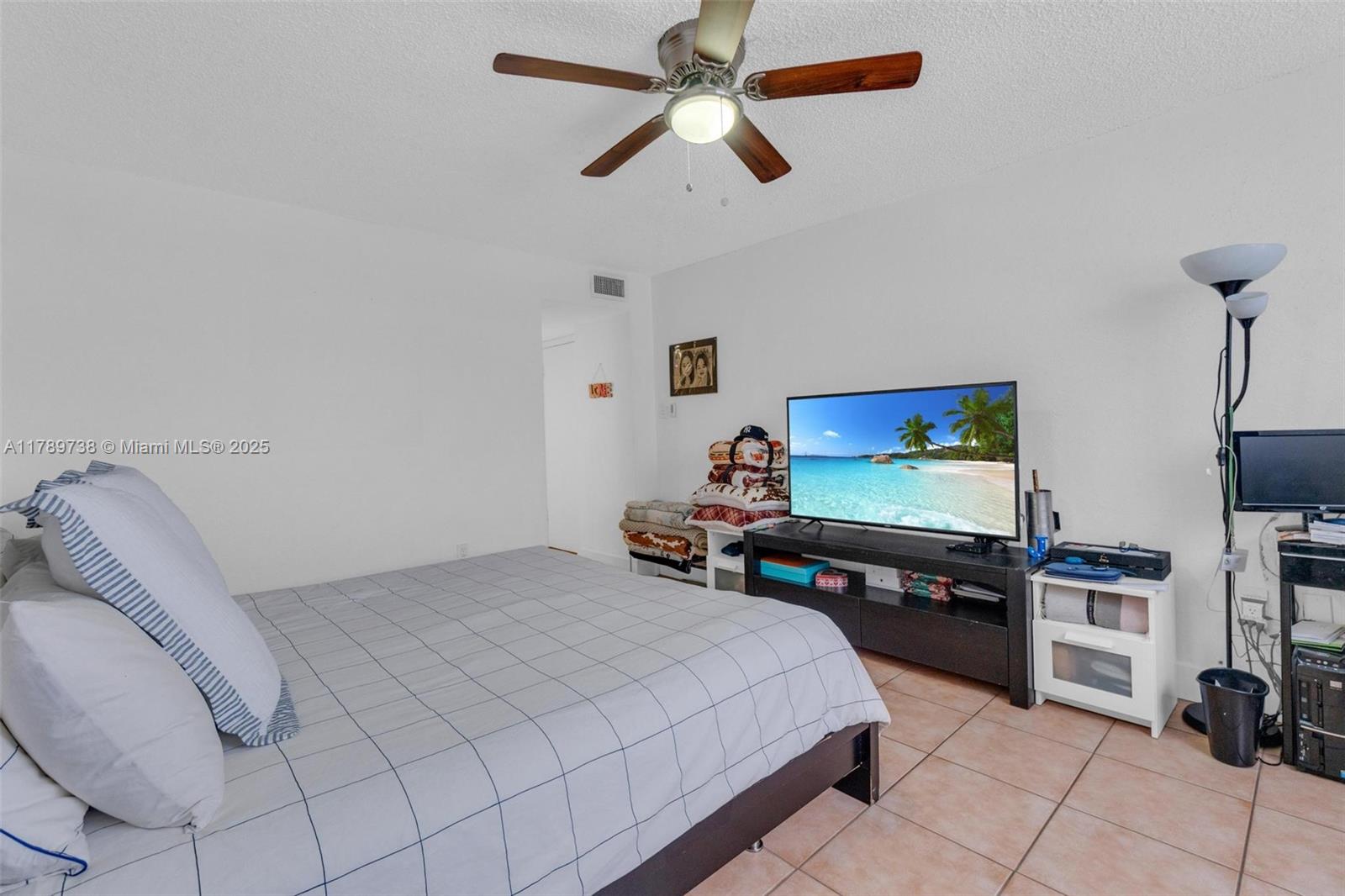 18011 Biscayne Blvd #302,Aventura, FL 33160