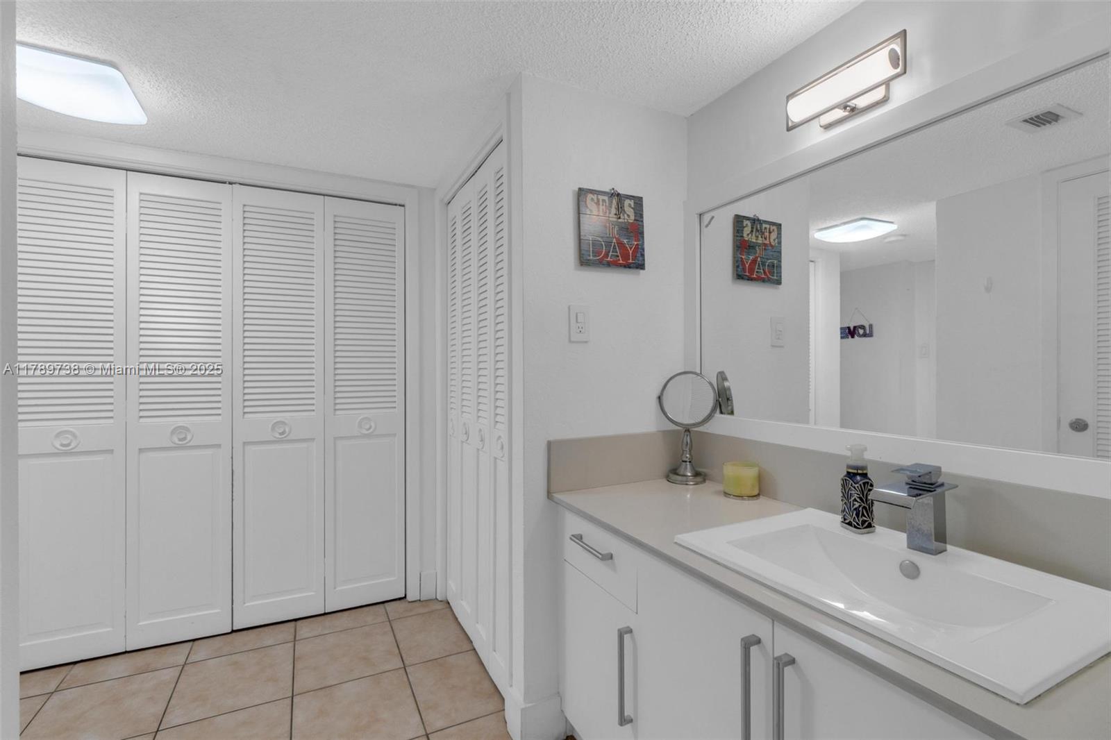 18011 Biscayne Blvd #302,Aventura, FL 33160