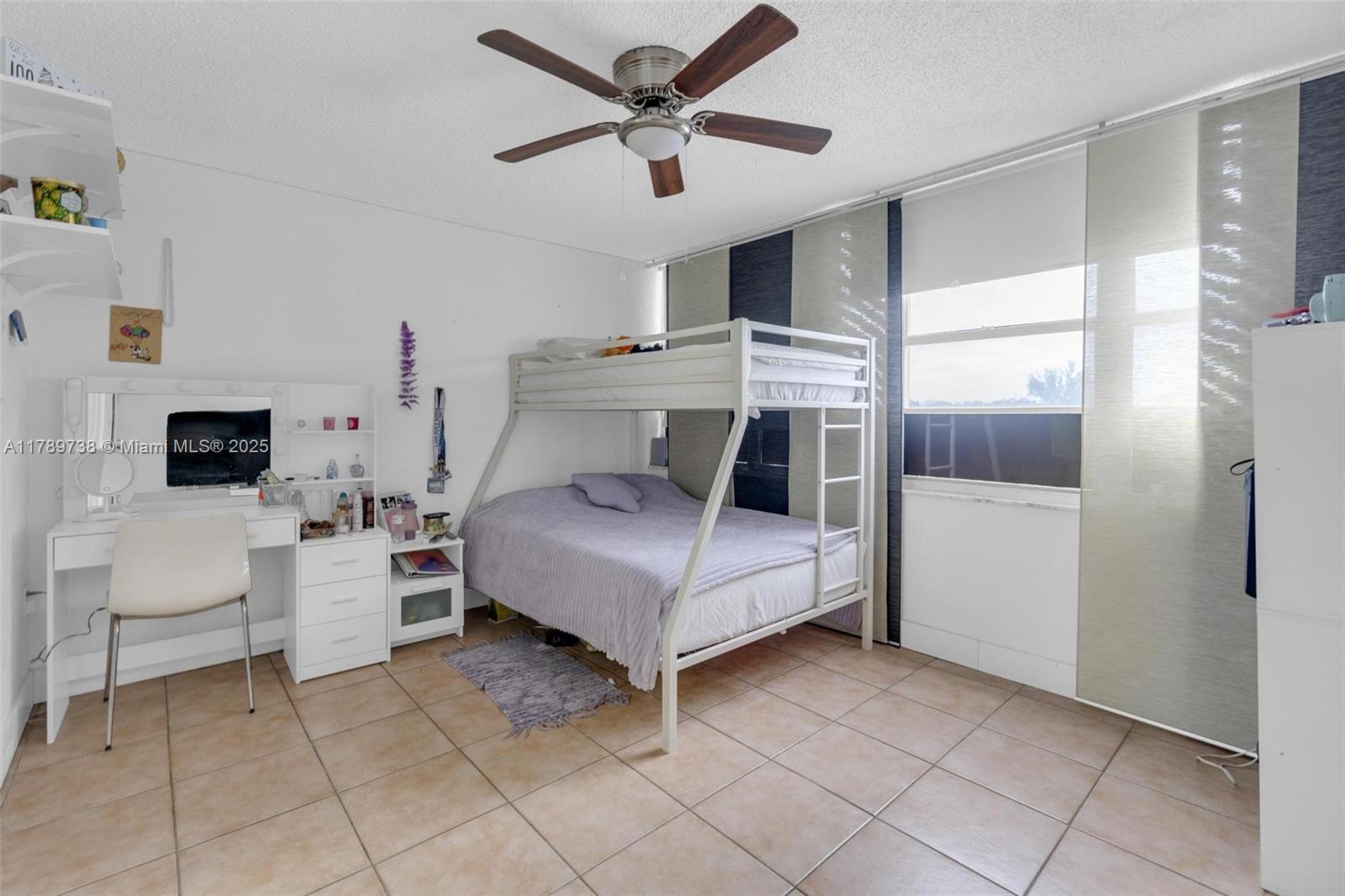 18011 Biscayne Blvd #302,Aventura, FL 33160