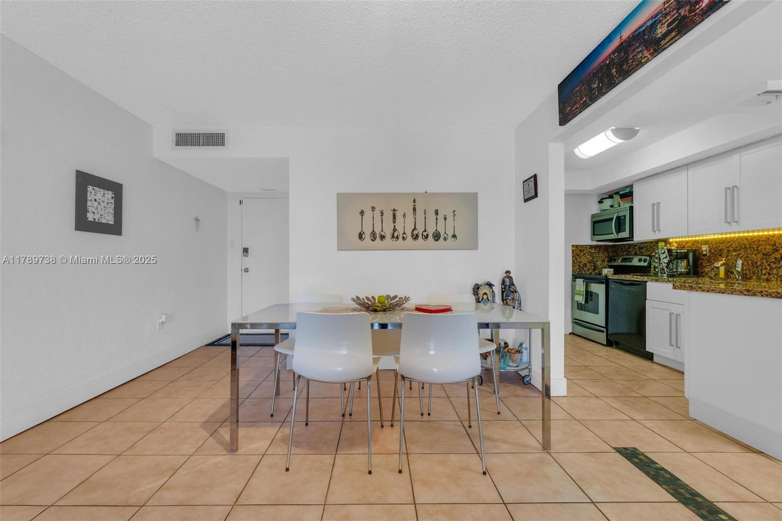 18011 Biscayne Blvd #302,Aventura, FL 33160