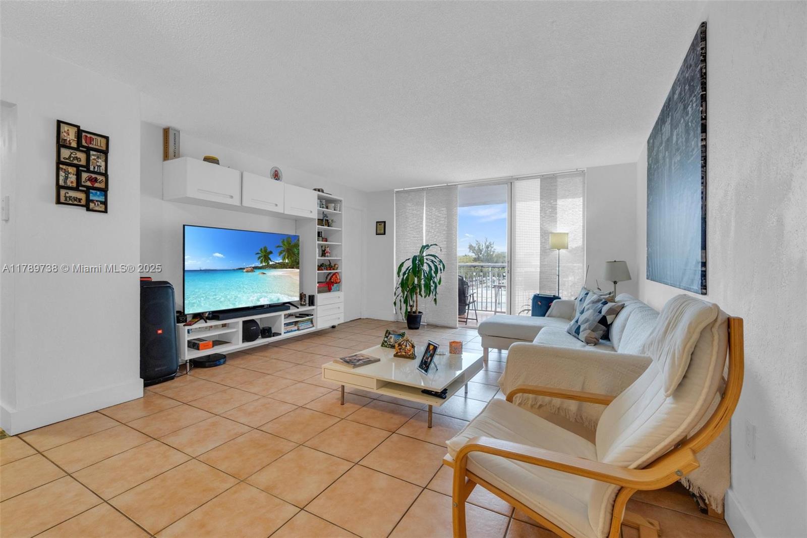 18011 Biscayne Blvd #302,Aventura, FL 33160