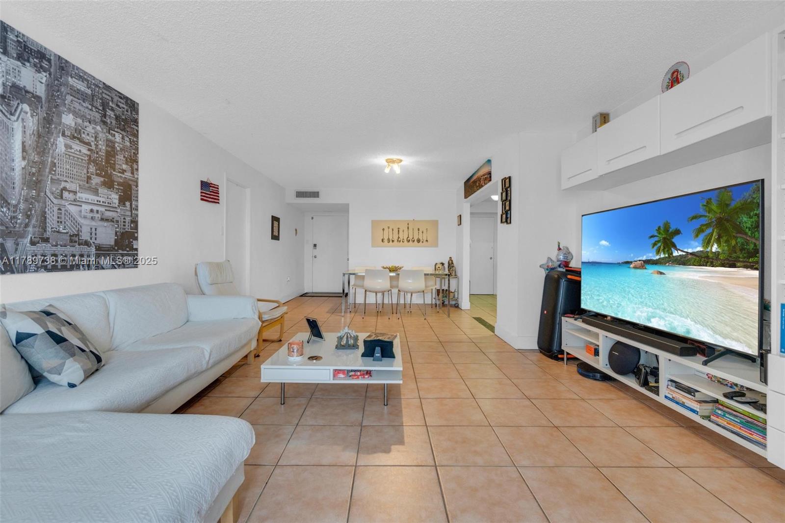 18011 Biscayne Blvd #302,Aventura, FL 33160