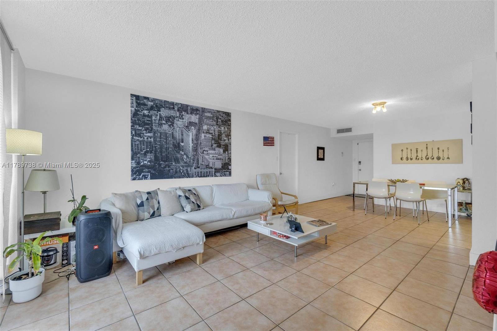 18011 Biscayne Blvd #302,Aventura, FL 33160