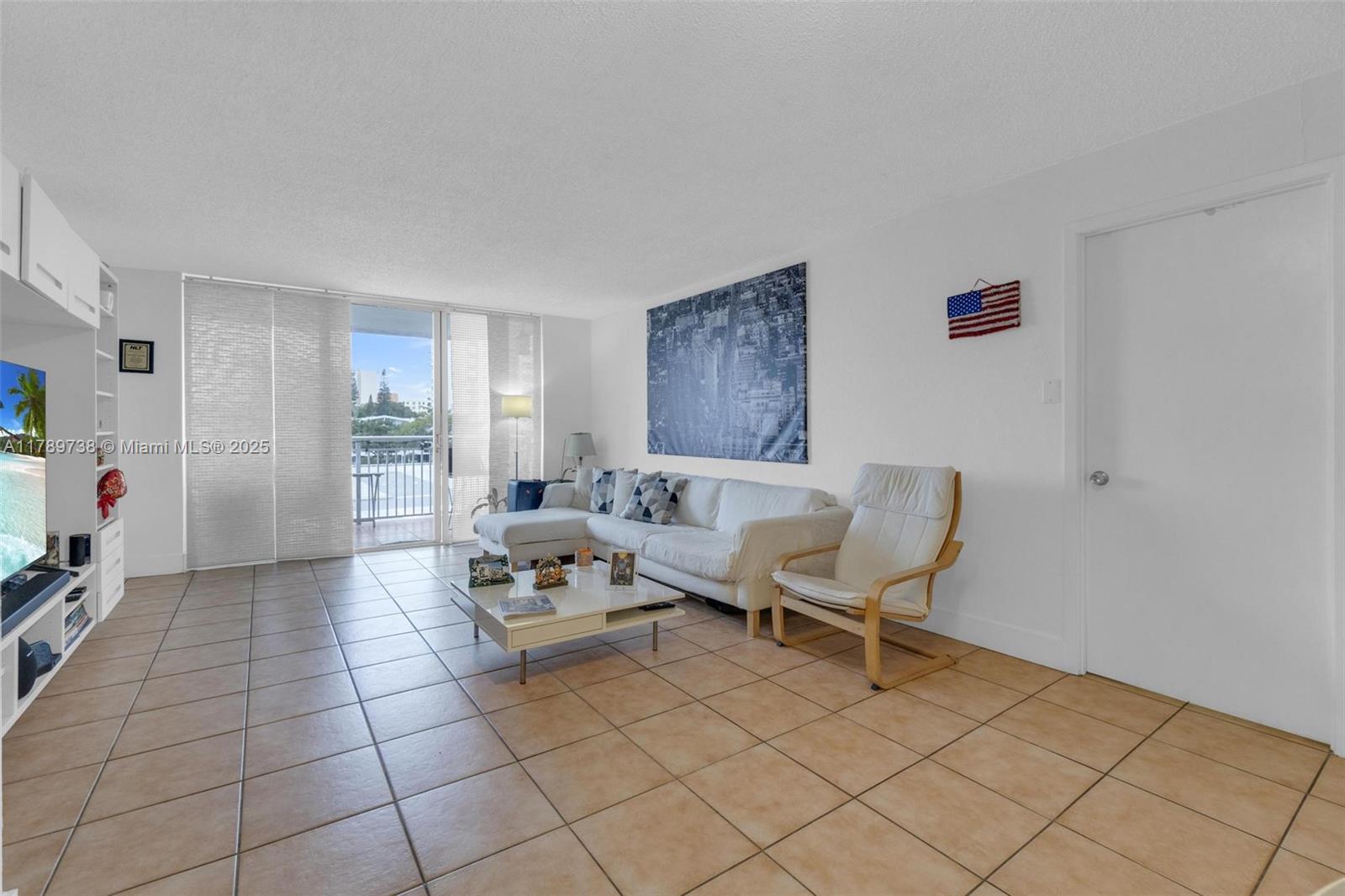 18011 Biscayne Blvd #302,Aventura, FL 33160