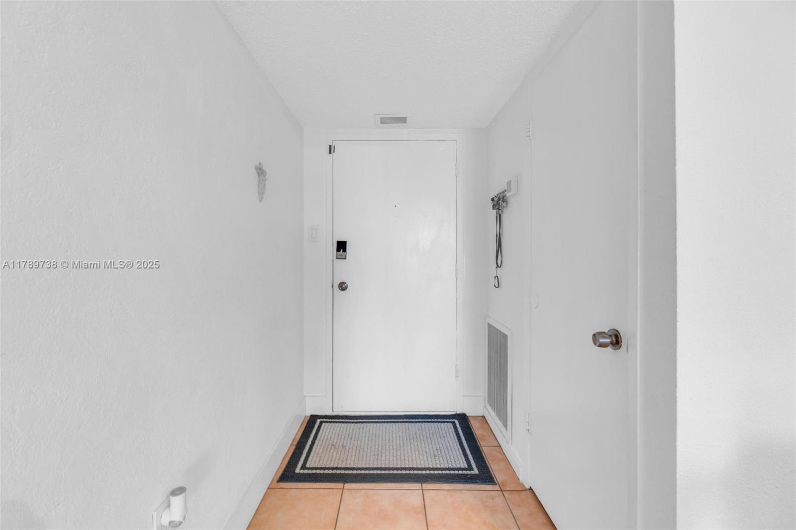 18011 Biscayne Blvd #302,Aventura, FL 33160