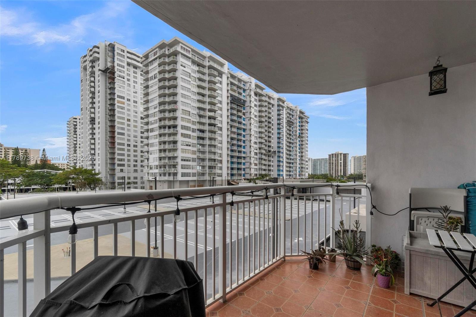 18011 Biscayne Blvd #302,Aventura, FL 33160
