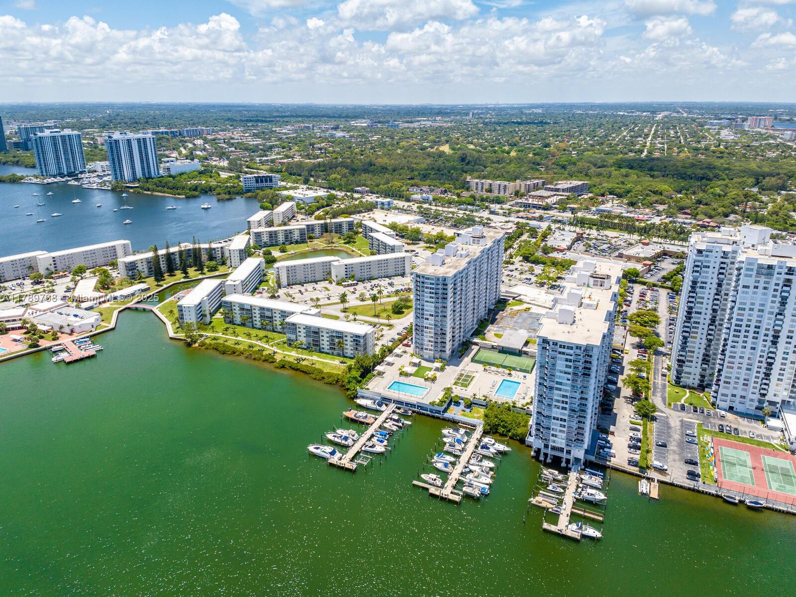 18011 Biscayne Blvd #302,Aventura, FL 33160