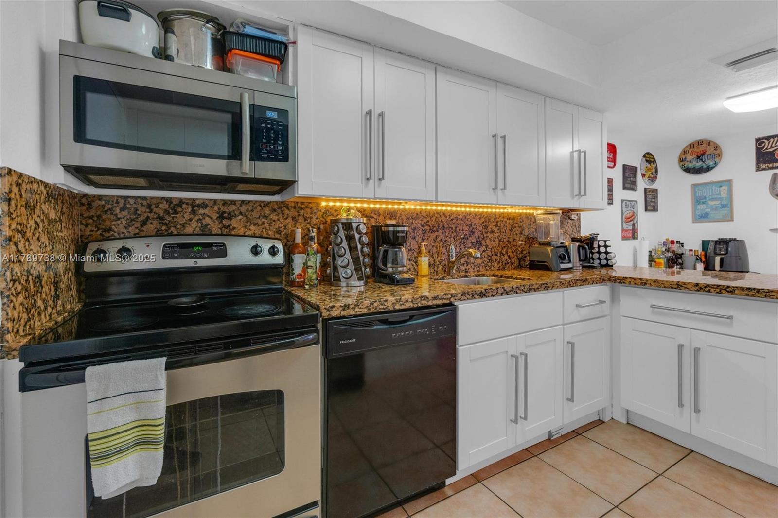 18011 Biscayne Blvd #302,Aventura, FL 33160