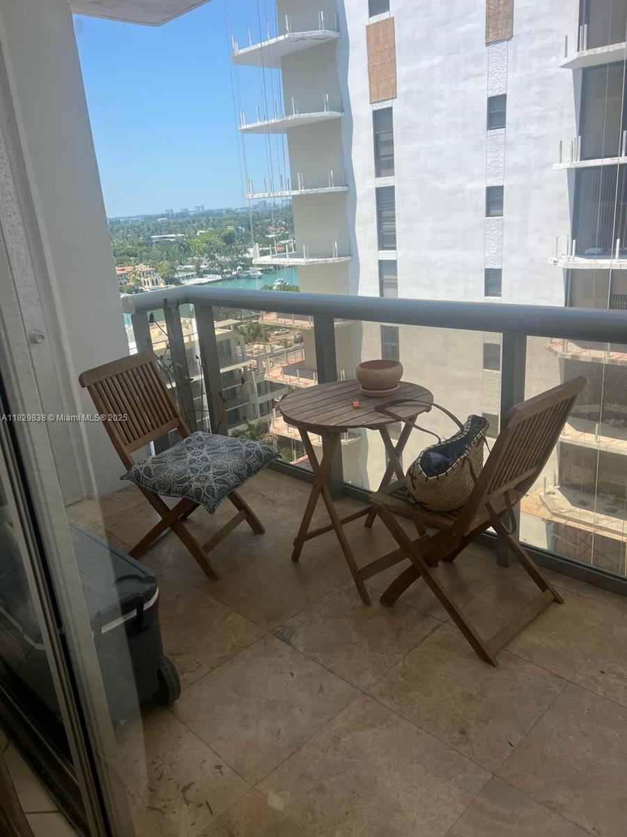 6039 Collins Ave #1407
