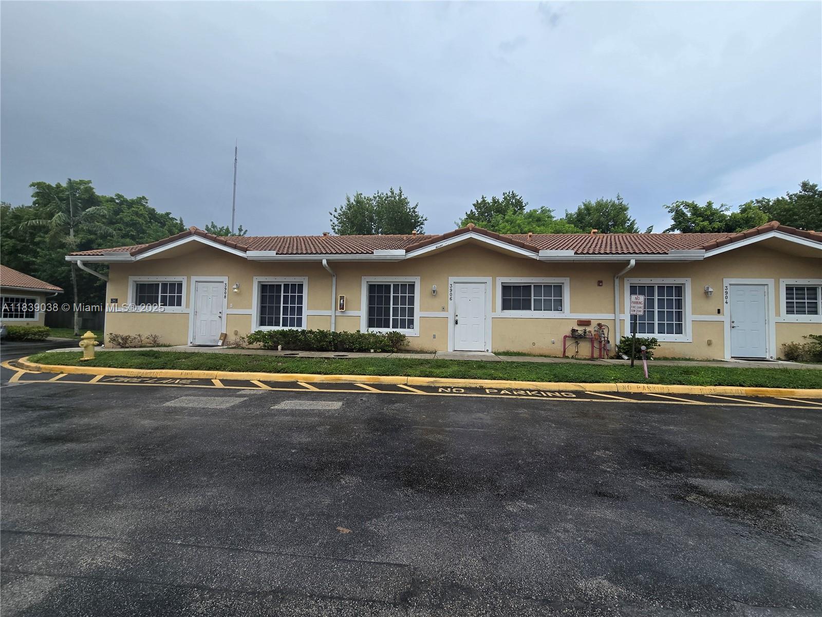 3906 SW 48th Ave #3906