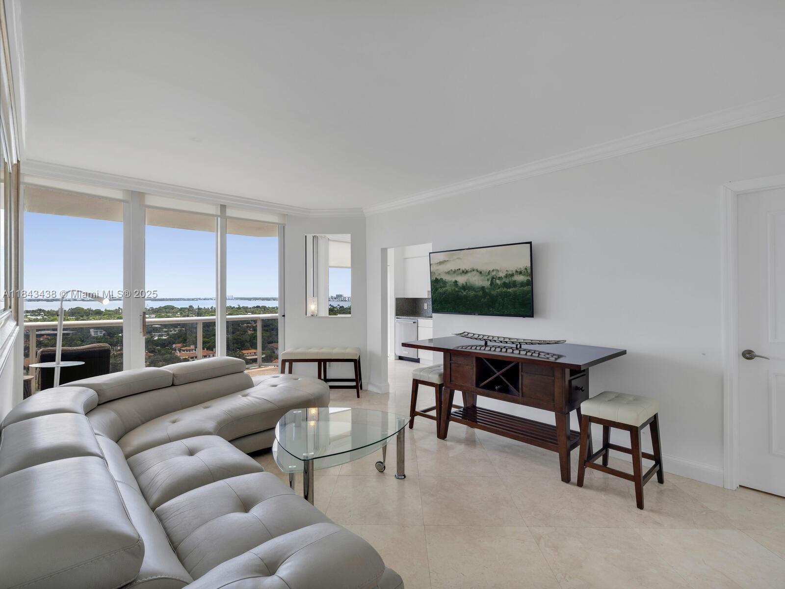 4779 Collins Ave #1706