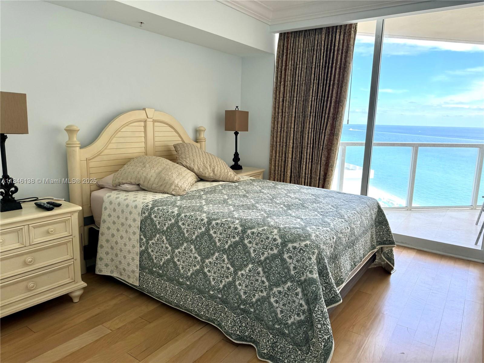 16699 Collins Ave #1504