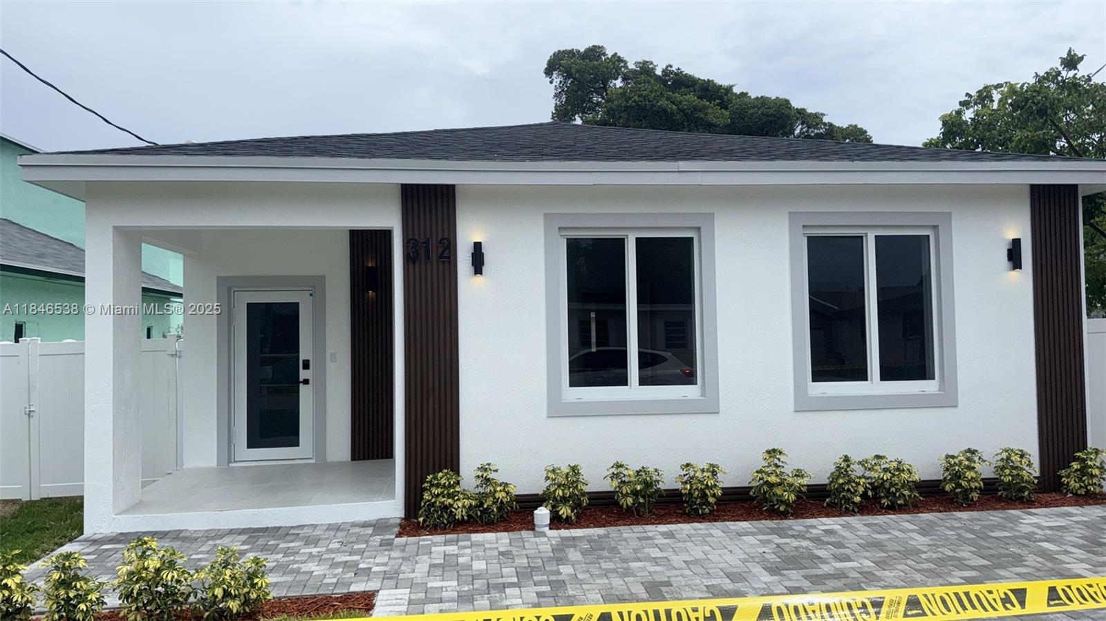 312 NW 9th St