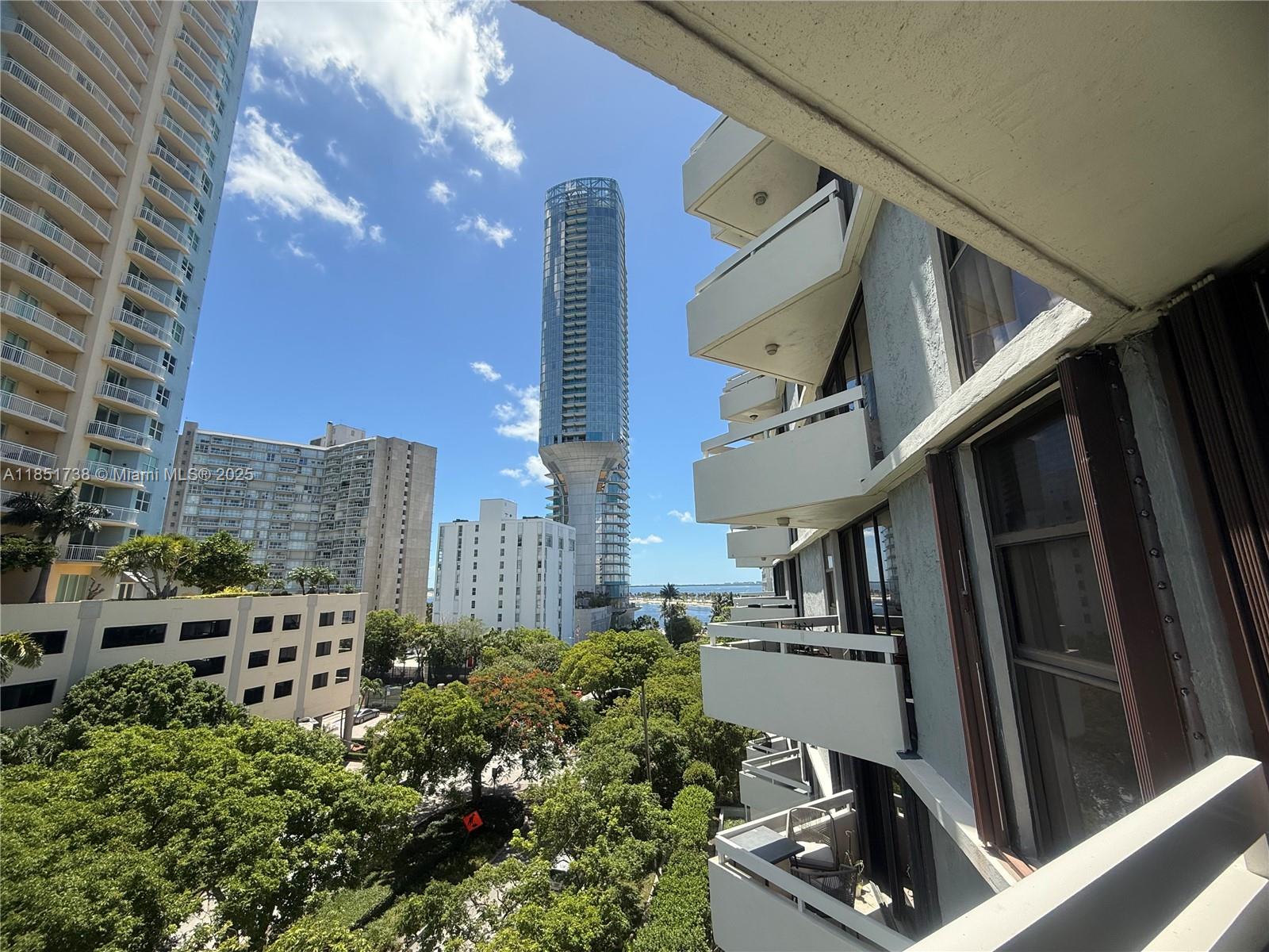 2501 Brickell Ave #603