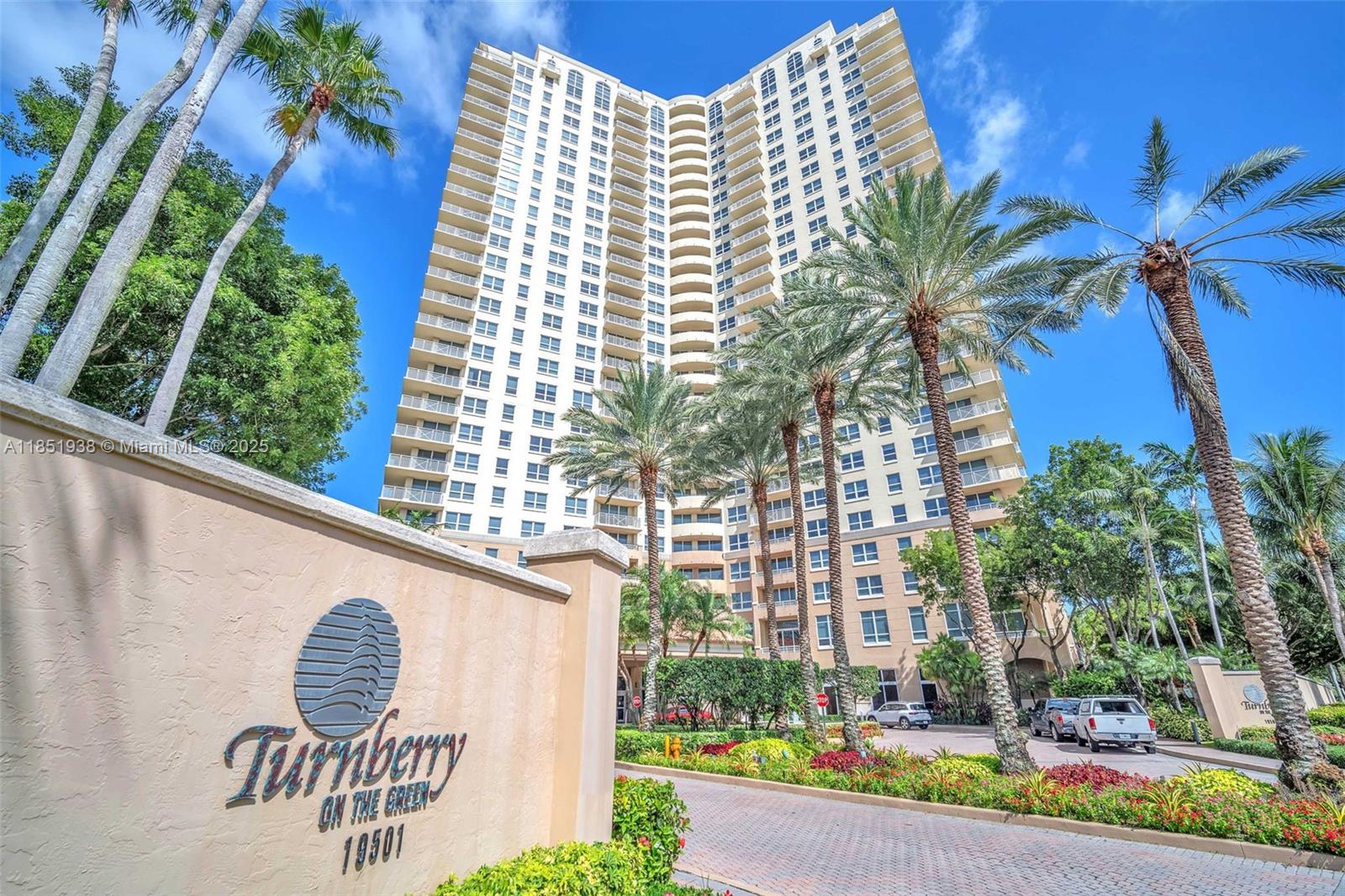 19501 W Country Clb Dr #2011