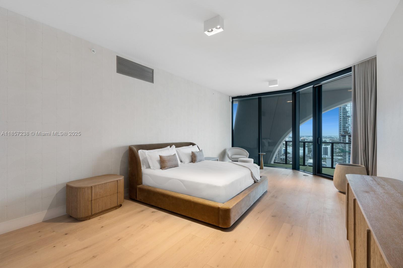 image One Thousand Museum Condo28