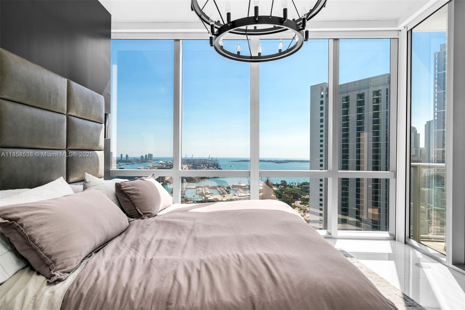 image Paramount Miami Worldcent10