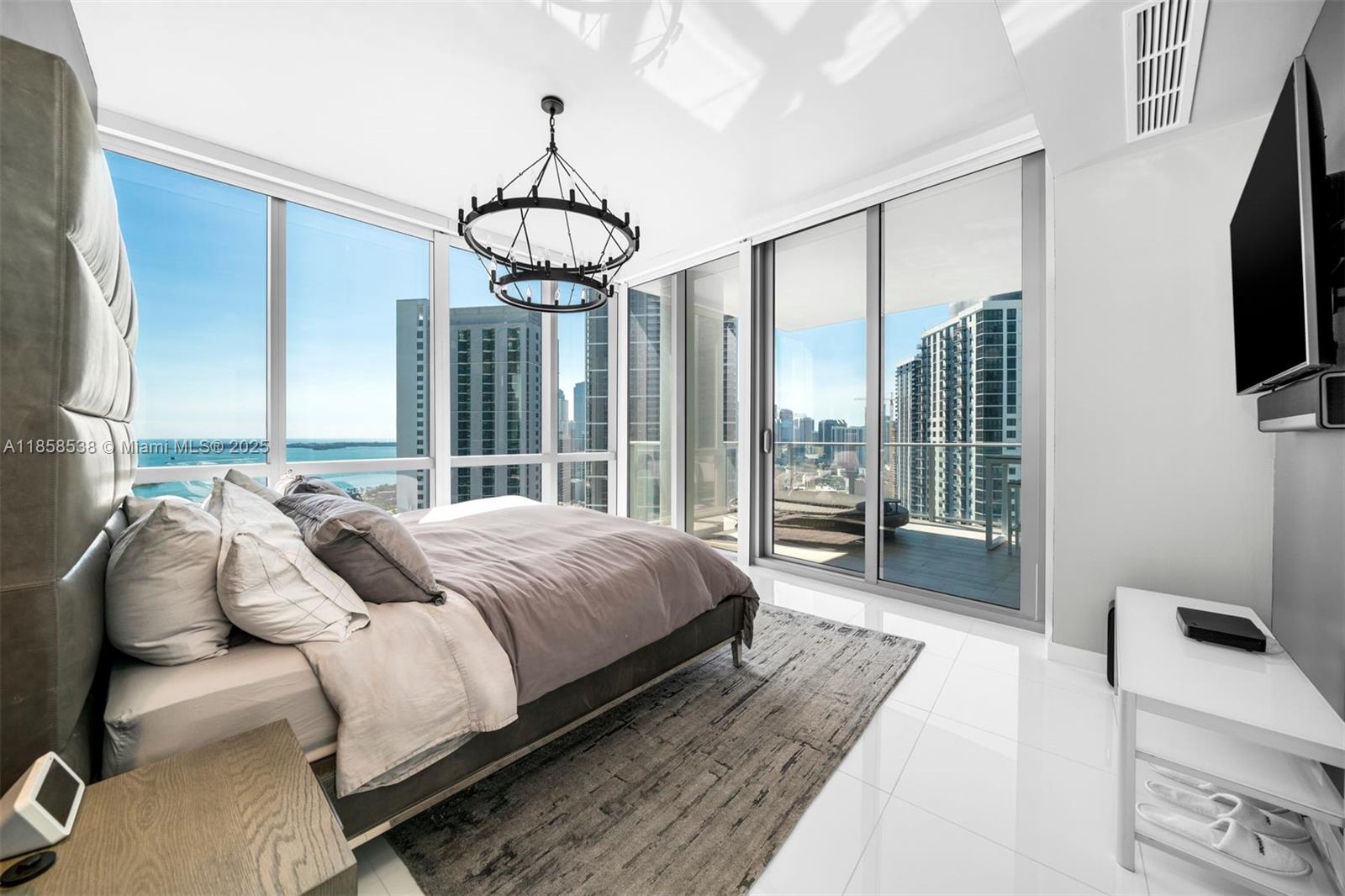 image Paramount Miami Worldcent11