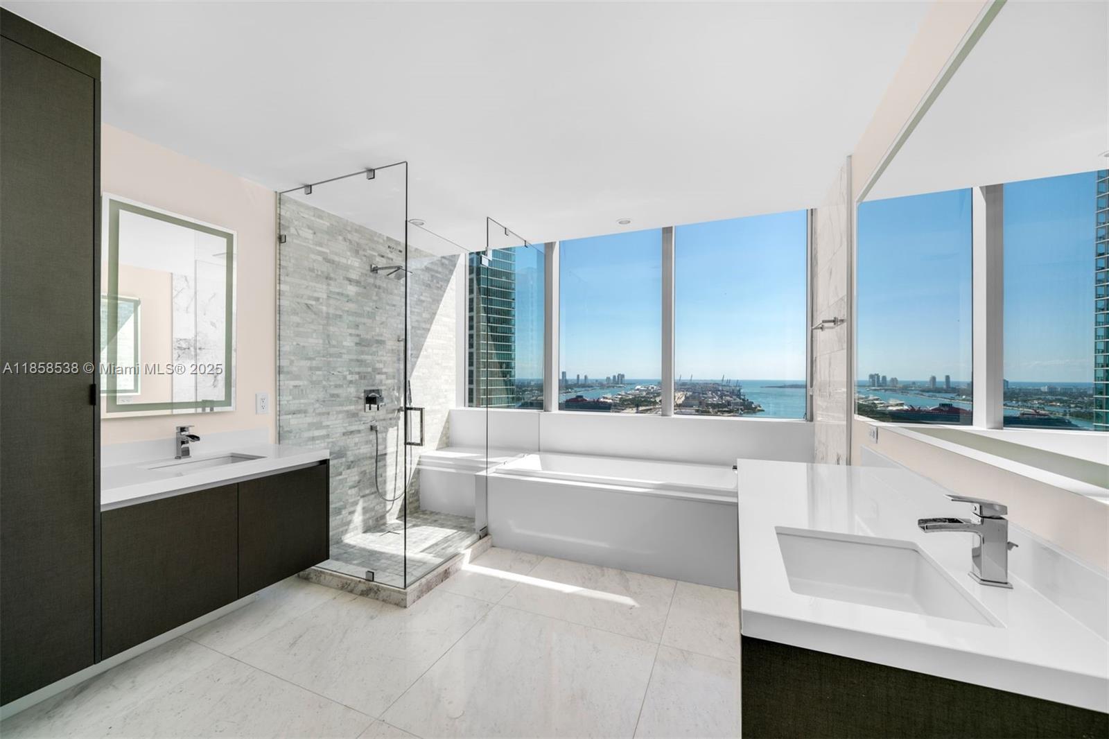 image Paramount Miami Worldcent1
