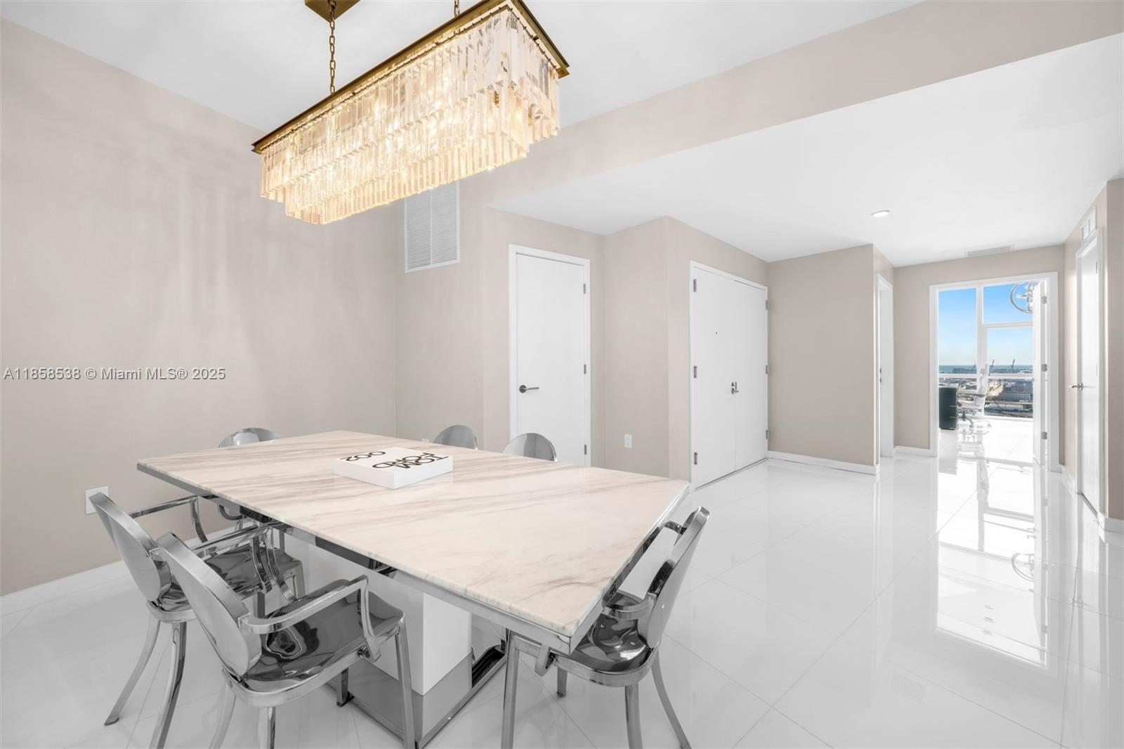 image Paramount Miami Worldcent23
