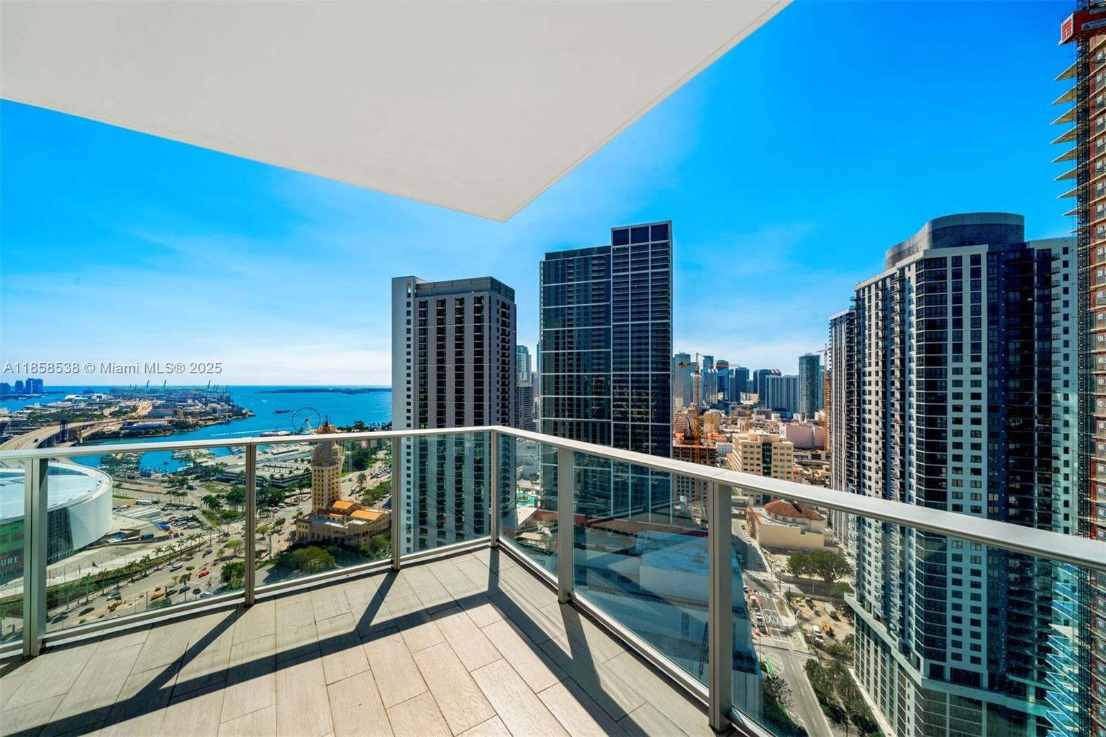 image Paramount Miami Worldcent27