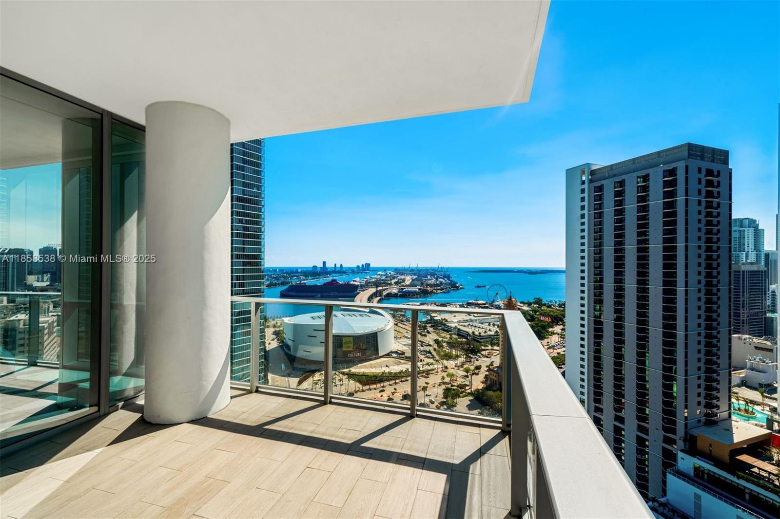 image Paramount Miami Worldcent28