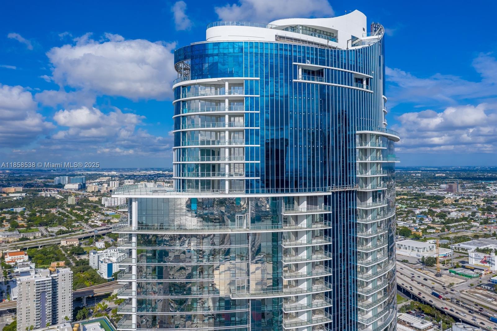 image Paramount Miami Worldcent29