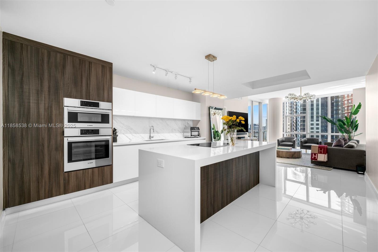 image Paramount Miami Worldcent3
