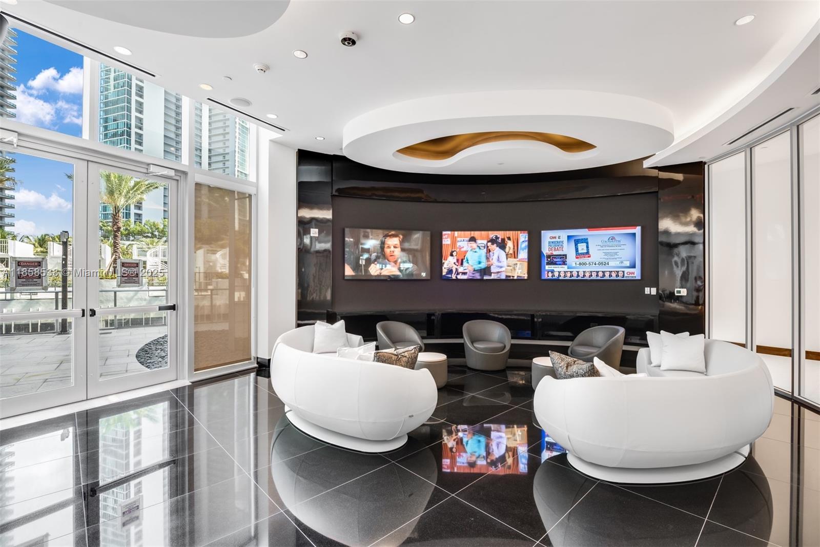 image Paramount Miami Worldcent43