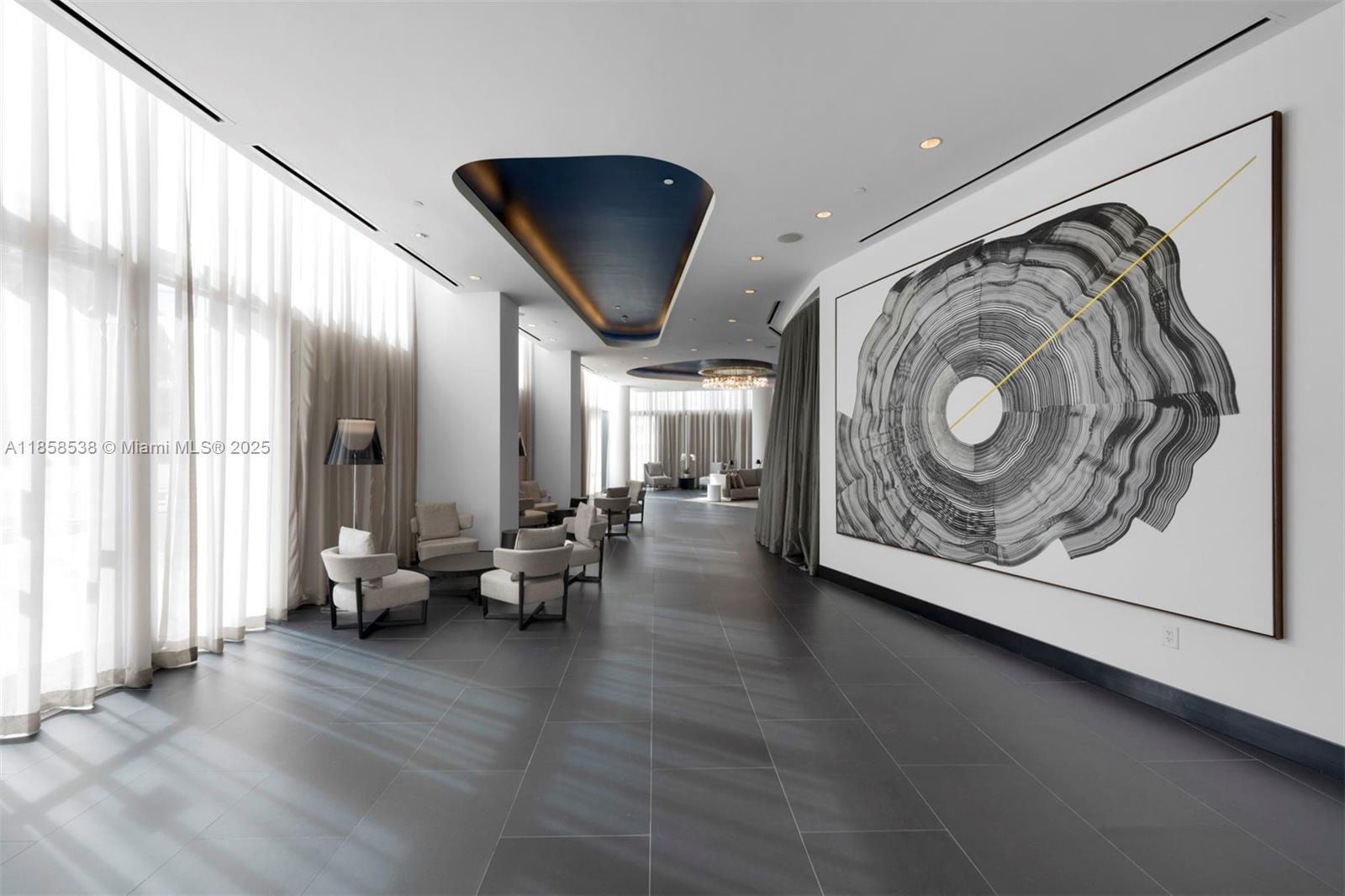 image Paramount Miami Worldcent56