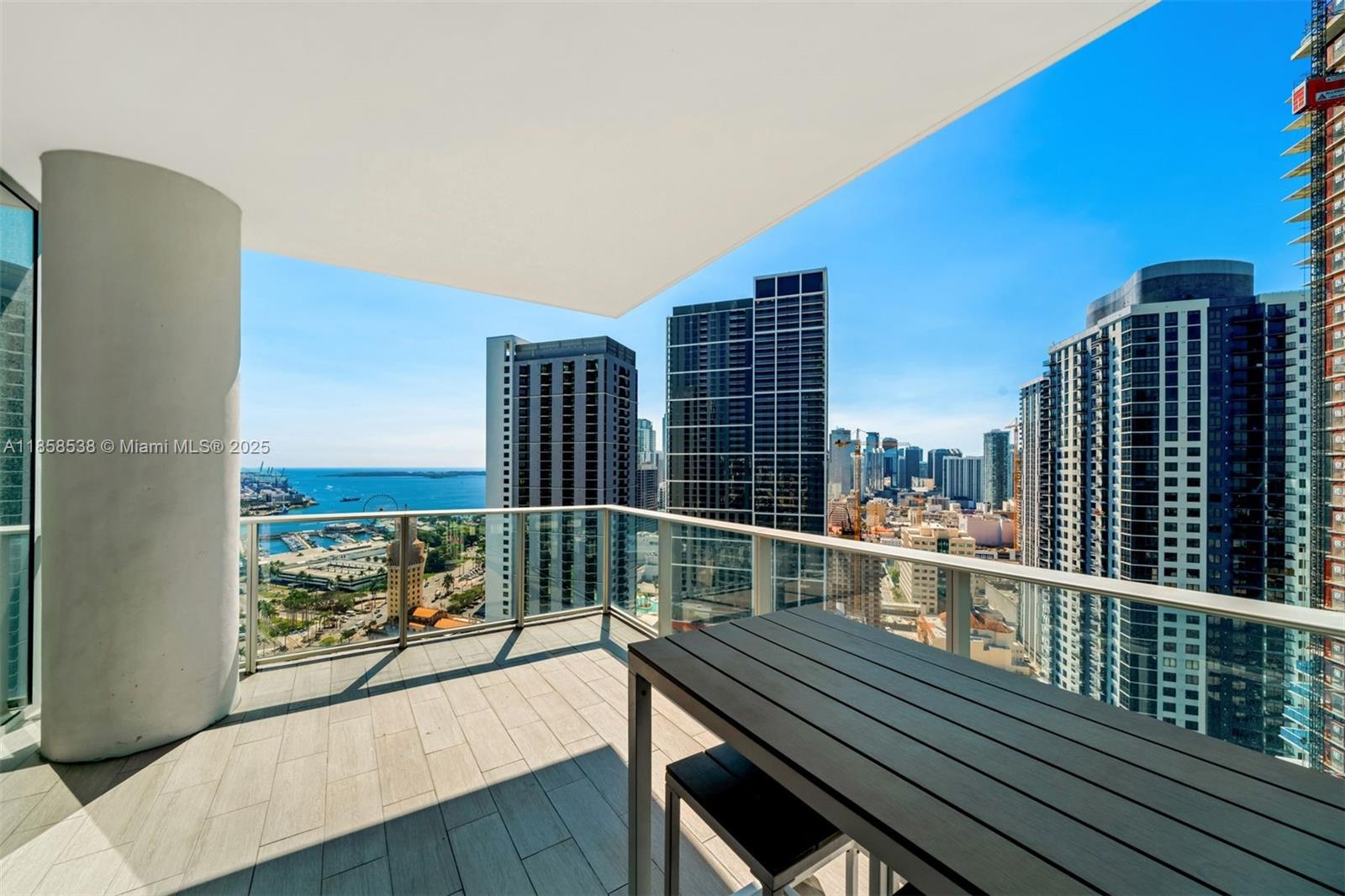 image Paramount Miami Worldcent5