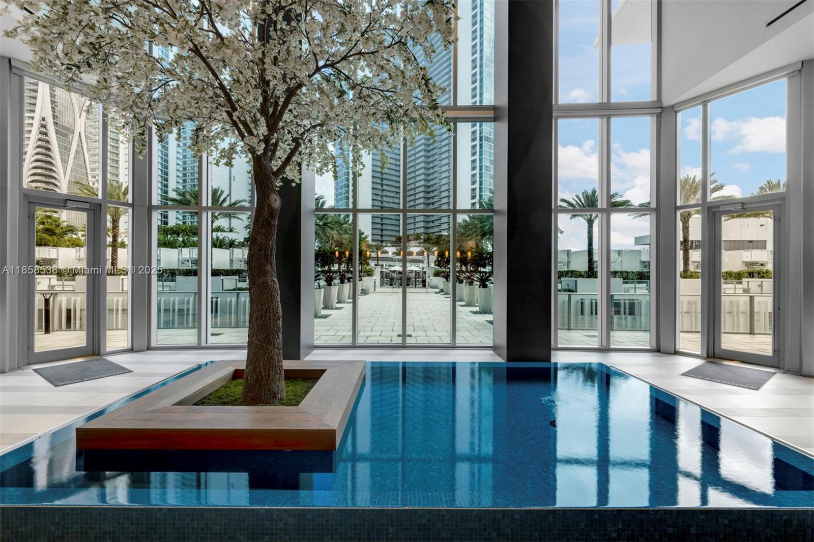 image Paramount Miami Worldcent69