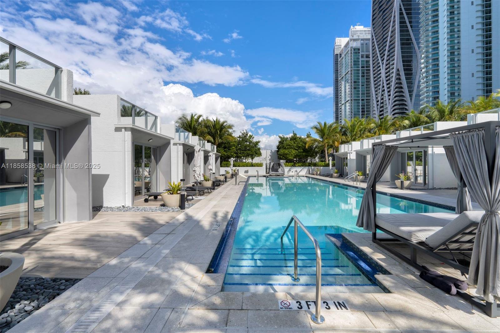 image Paramount Miami Worldcent73