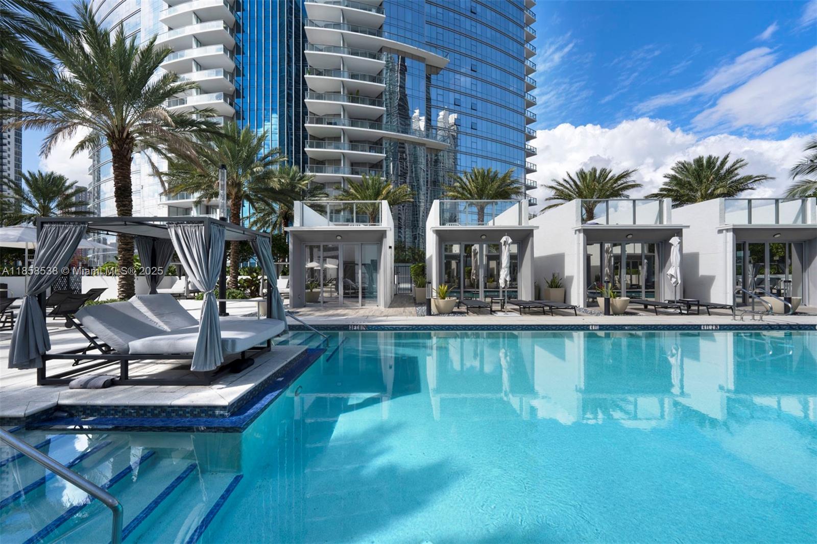 image Paramount Miami Worldcent78