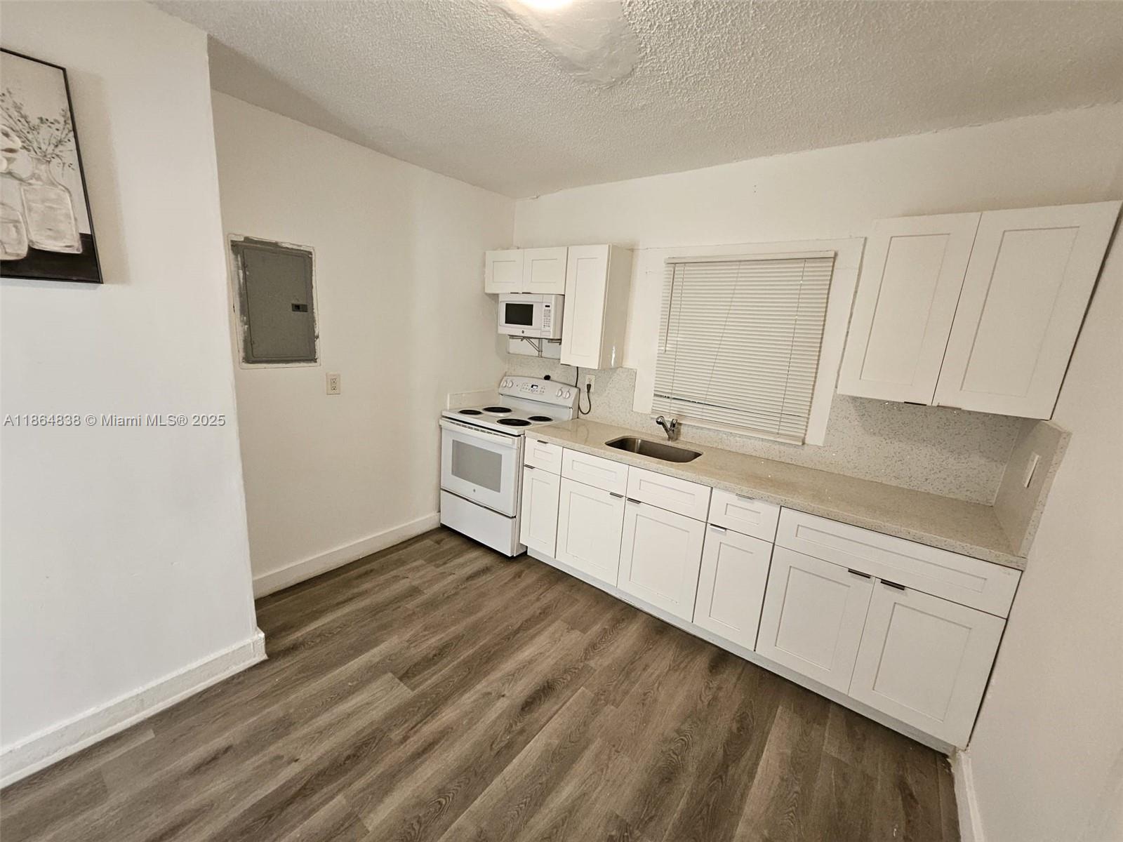 1924 SW 9th St Miami, FL 33135