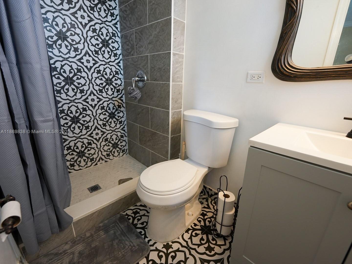 130 S Shore Dr #3C Miami Beach, FL 33141