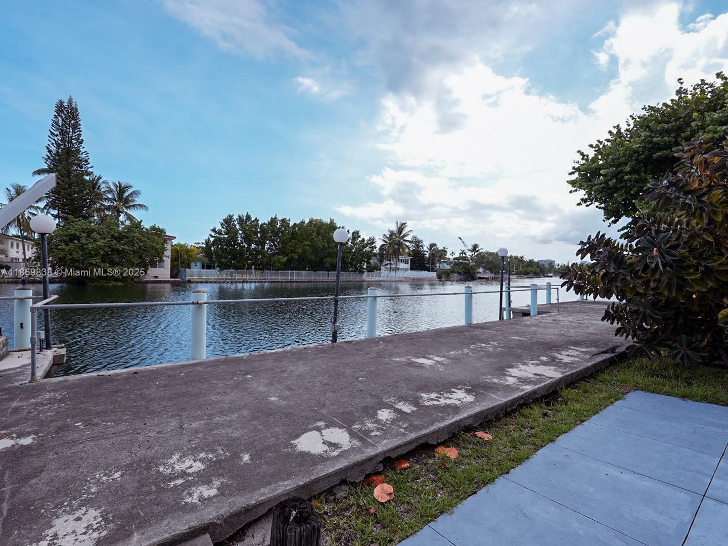 130 S Shore Dr #3C Miami Beach, FL 33141