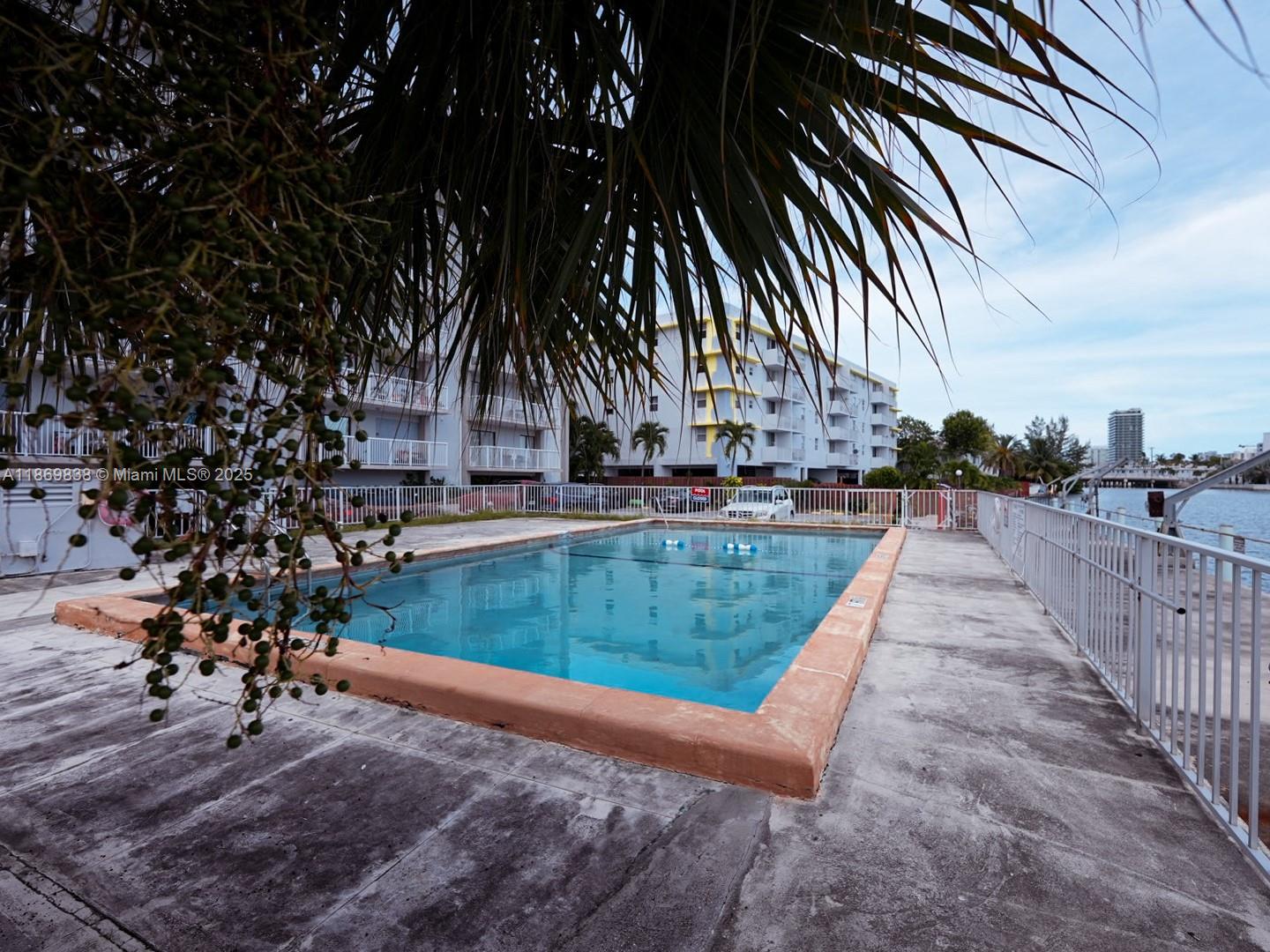 130 S Shore Dr #3C Miami Beach, FL 33141