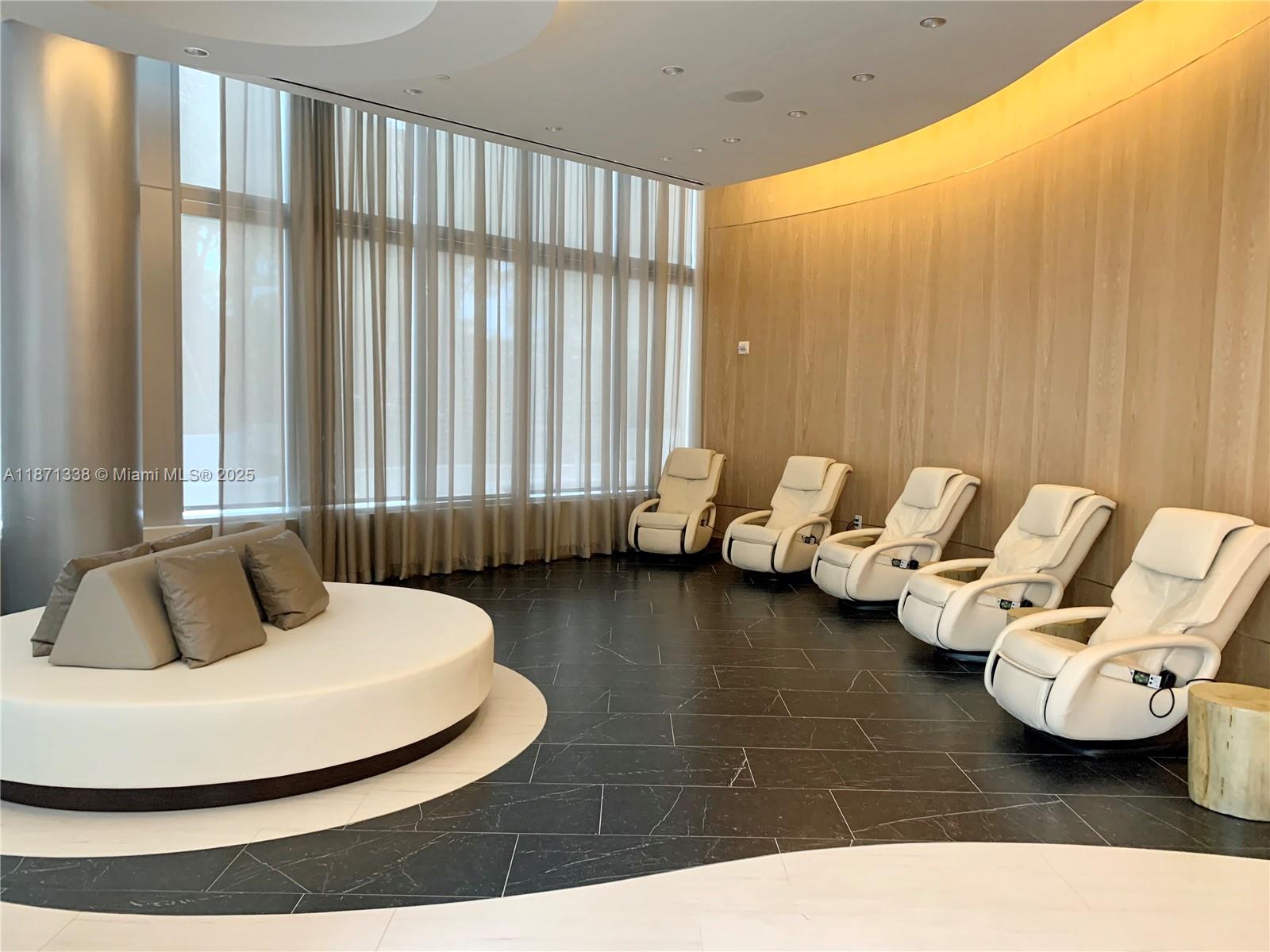 image Paramount Miami41