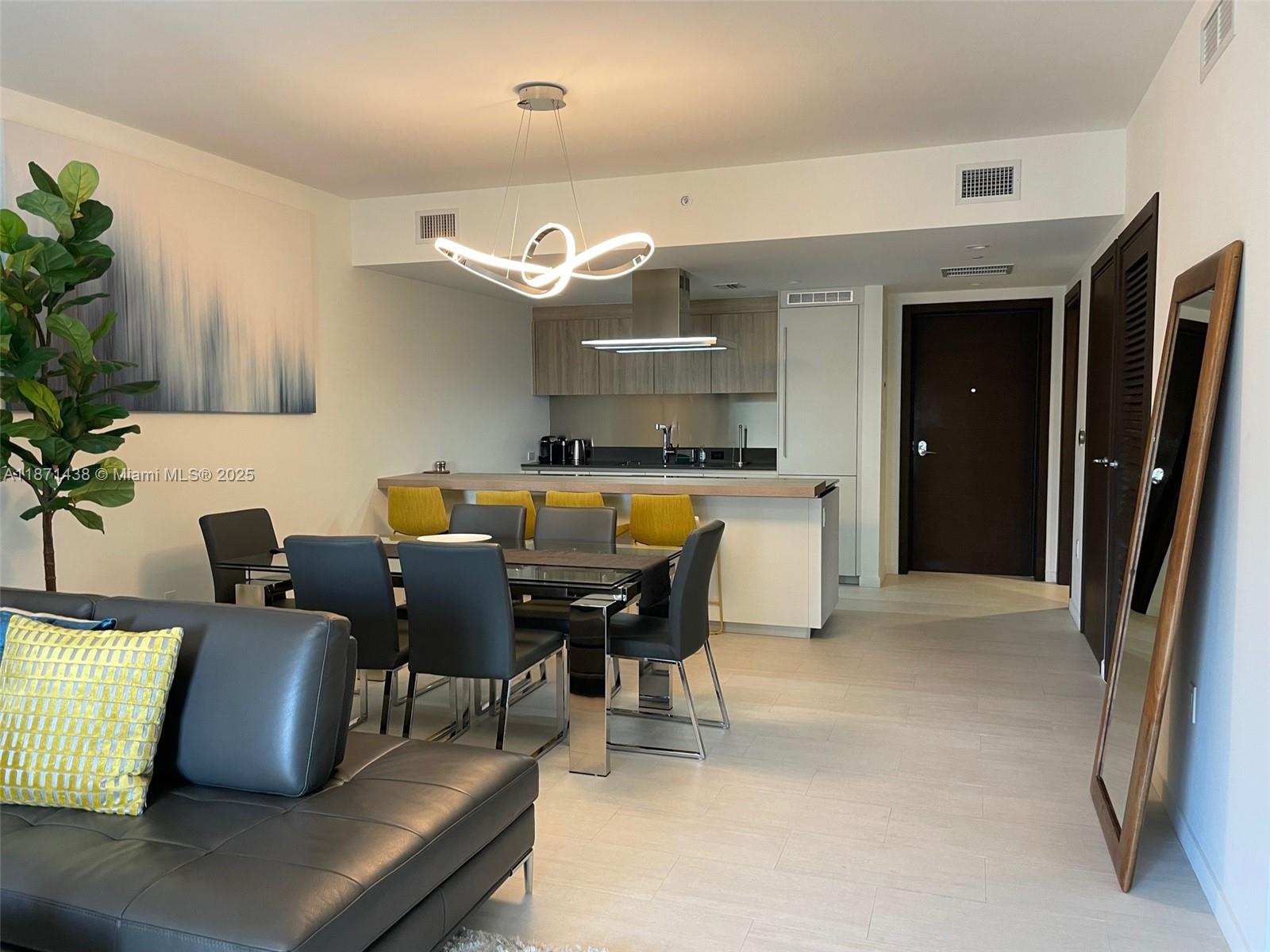 1000 Brickell Plz #3114