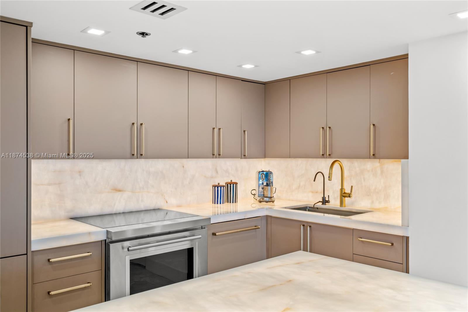 image Atlantis On Brickell Cond7