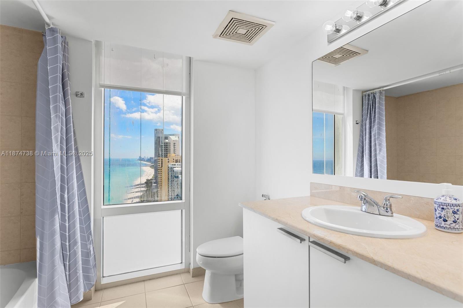 image La Perla Condo11