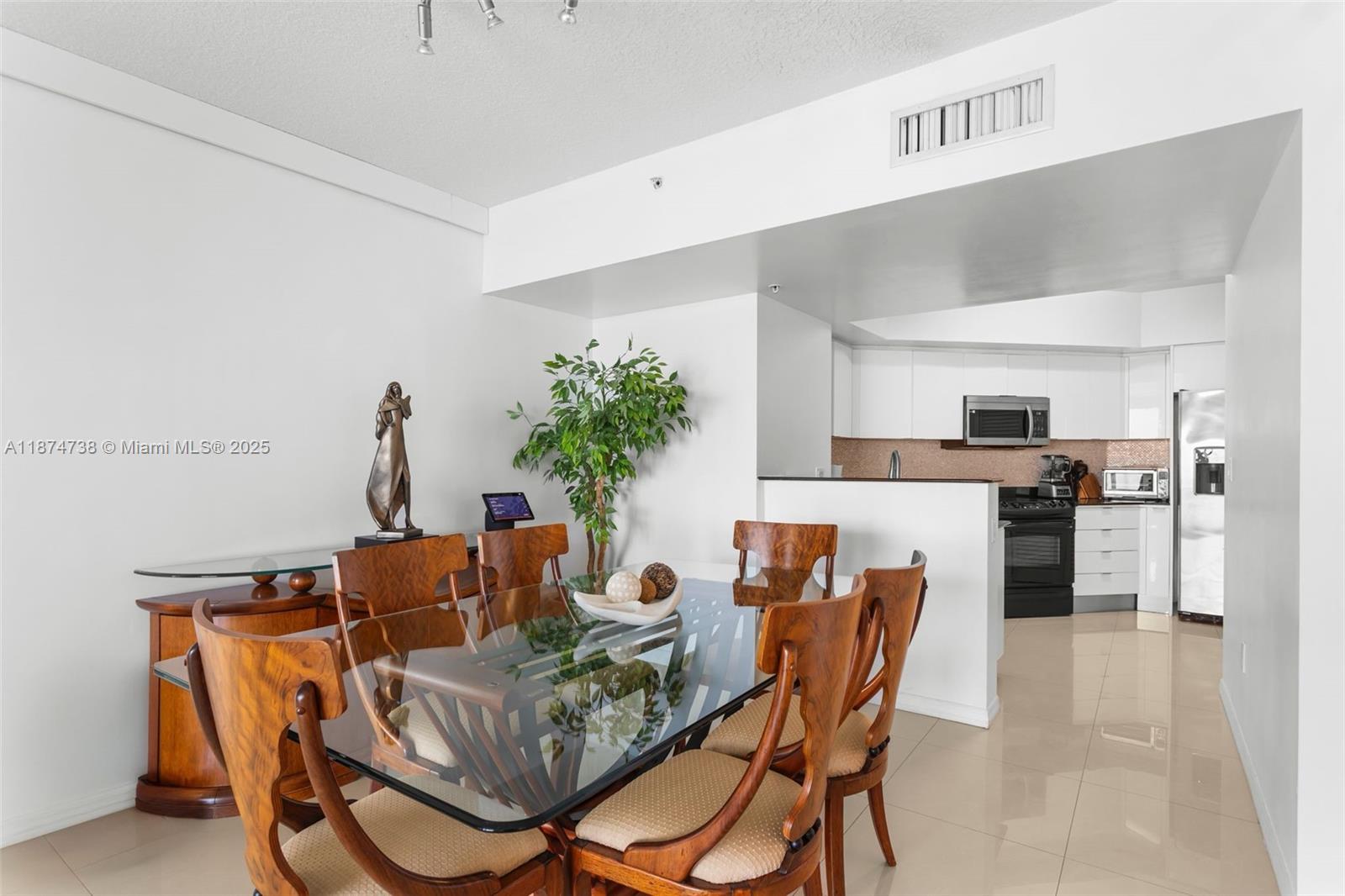image La Perla Condo3