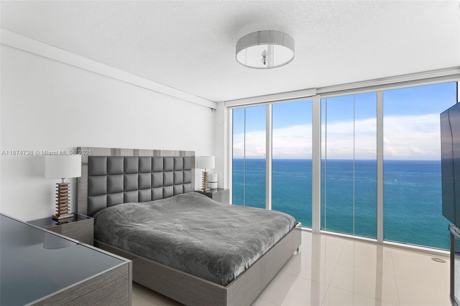 image La Perla Condo5
