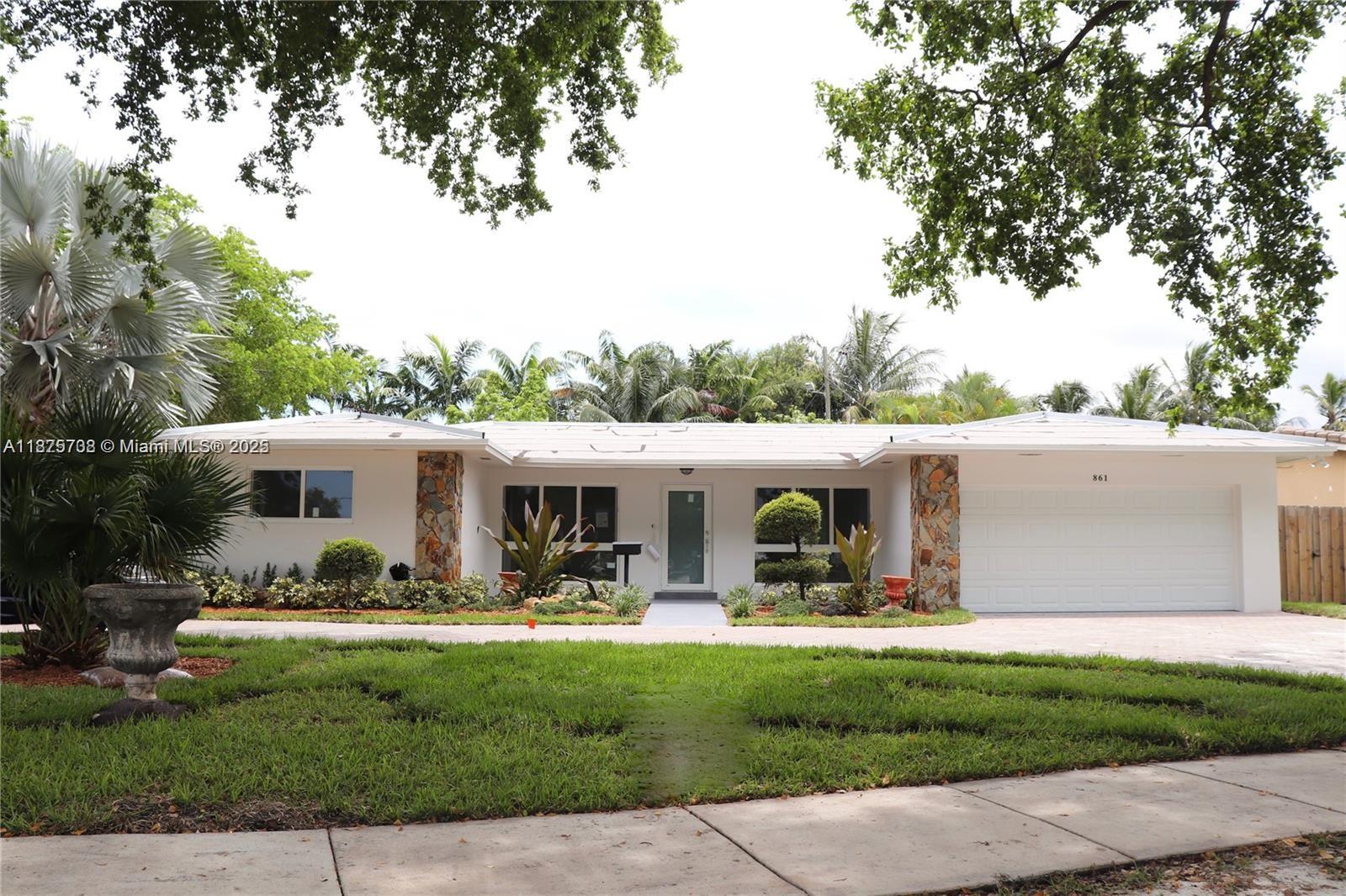 861 N Rainbow Dr