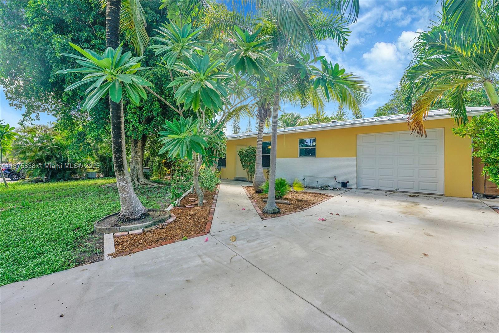 740 NE 50th Ct